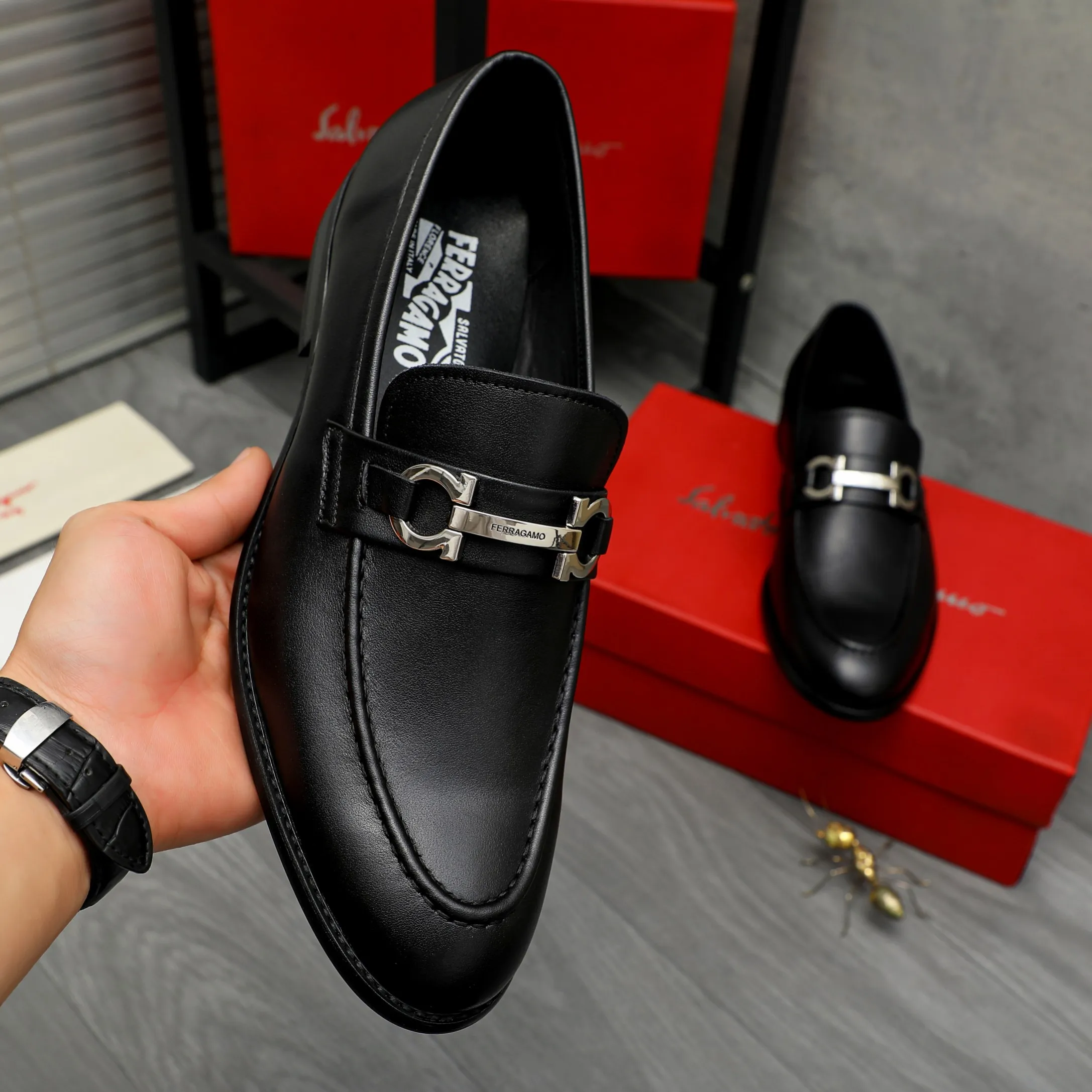 Men's shoes 💰420 Product trademark: Ferragamo " Ferragamo ] Business slip-on leather shoes Regular size: 39-45 (38.46 custom-made, non-refundable) Product materials: Selected high-quality cowhide upper, sheepskin lining, original rubber outsole